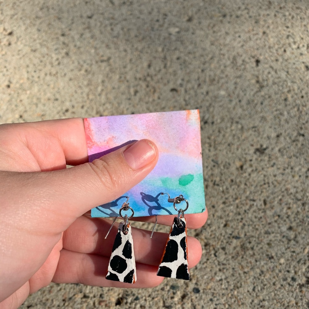 Cow  triangle earrings ⭐️